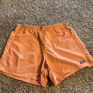 Womens Patagonia 5” Baggies - orange/peach color - size medium